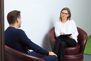 female therapist conducting session with male patient